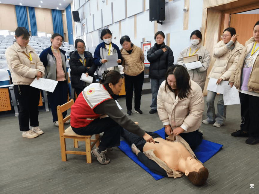 开学第一课—— 罗庄区红十字会应急救护培训走进 临沂开慧教育集团
